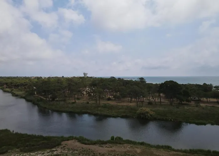 La Tamarissiere مكان تخييم *