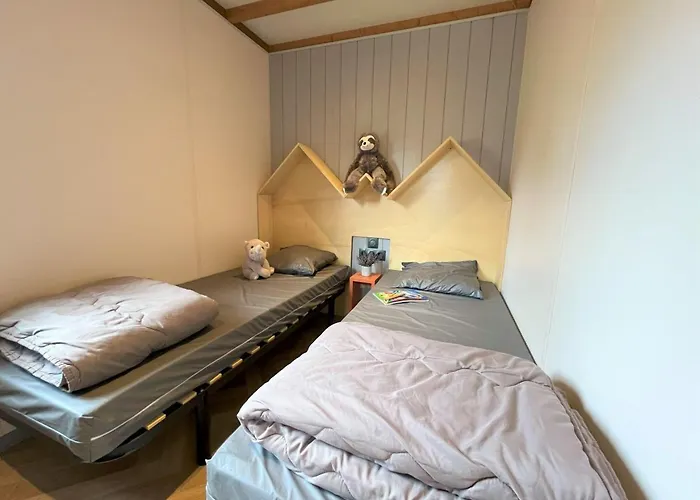 مكان تخييم La Tamarissiere *