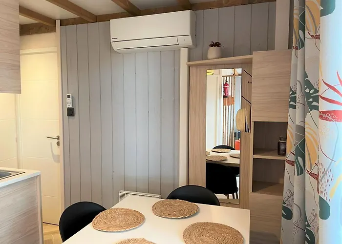 La Tamarissiere مكان تخييم آجد