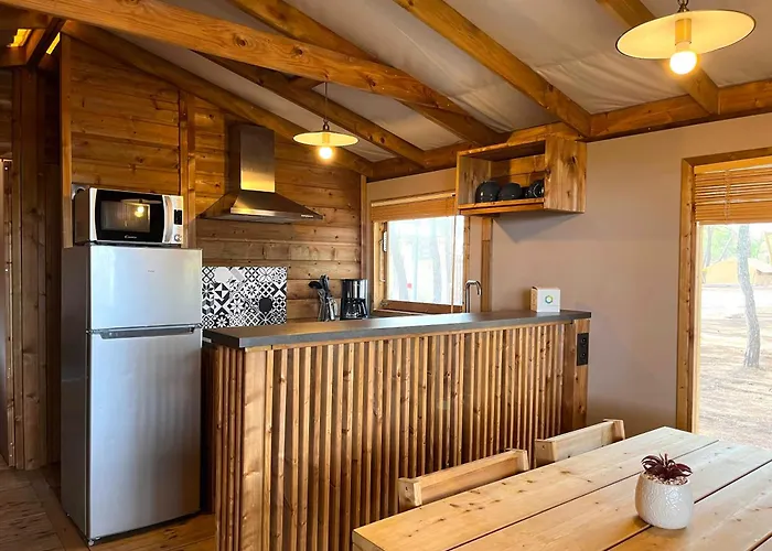 La Tamarissiere آجد